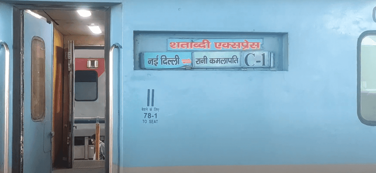 12001 rani-kamalapati-new-delhi-ndls-shatabdi train image