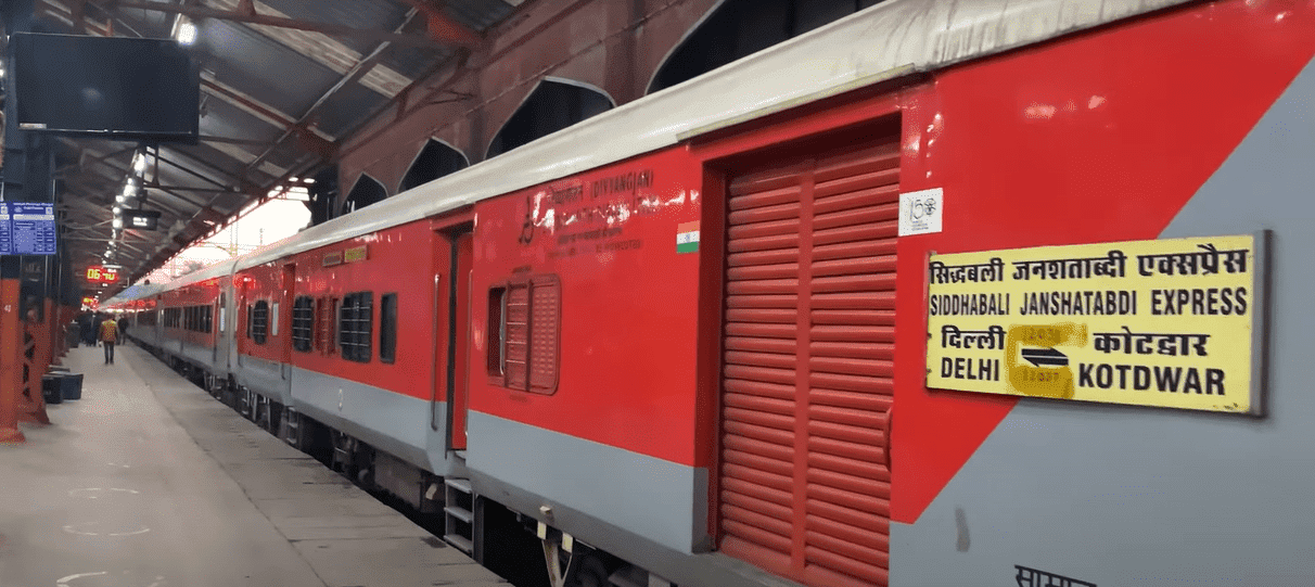 12037 kotdwara-delhi--siddhabali-j-sh train image
