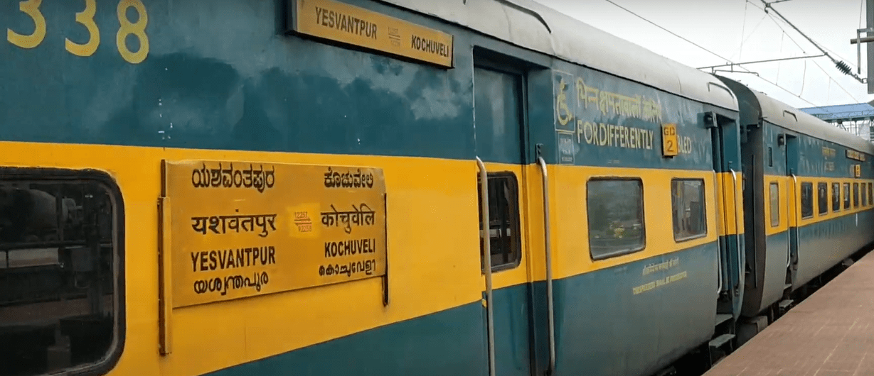 12257 kochuveli-garib-rath train image