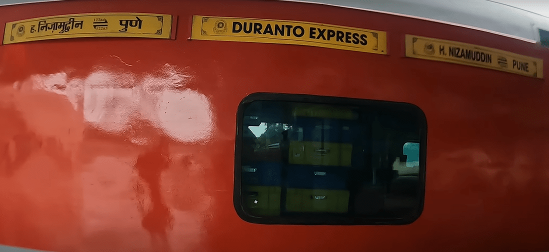 12264 hazrat-nizamuddin--pune--pune-durnto-express train image