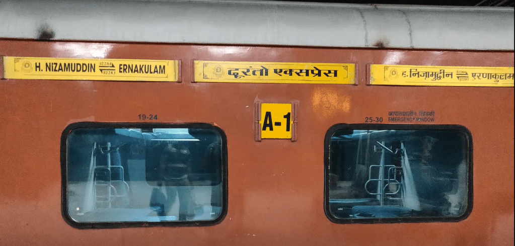 12283 ernakulam--hazrat-nizamuddin--ers-nzm-duronto train image