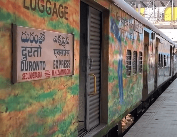 12286 hazrat-nizamuddin--secunderabad--sc-duronto-express train image