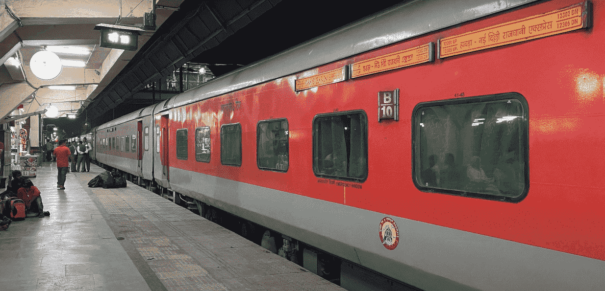 12302 new-delhi-howrah--hwh-rajdhani train image