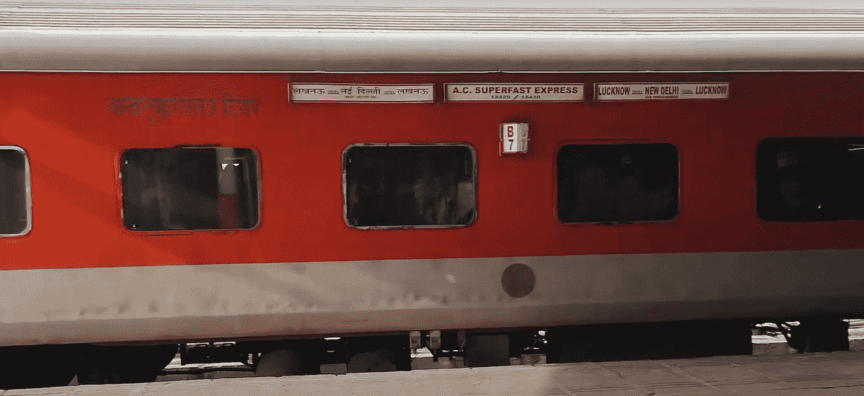 12430 nivari-delhi-lucknow-niphad-ac-superfast train image