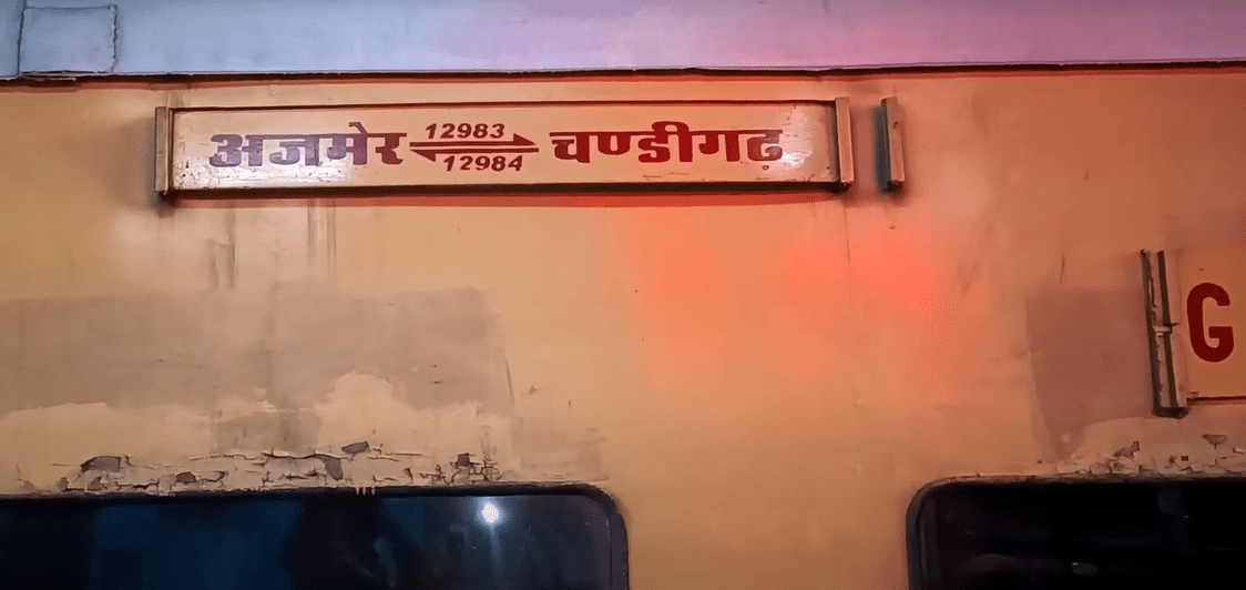 12984 chandigarh-ajmer--gondia--rath train image