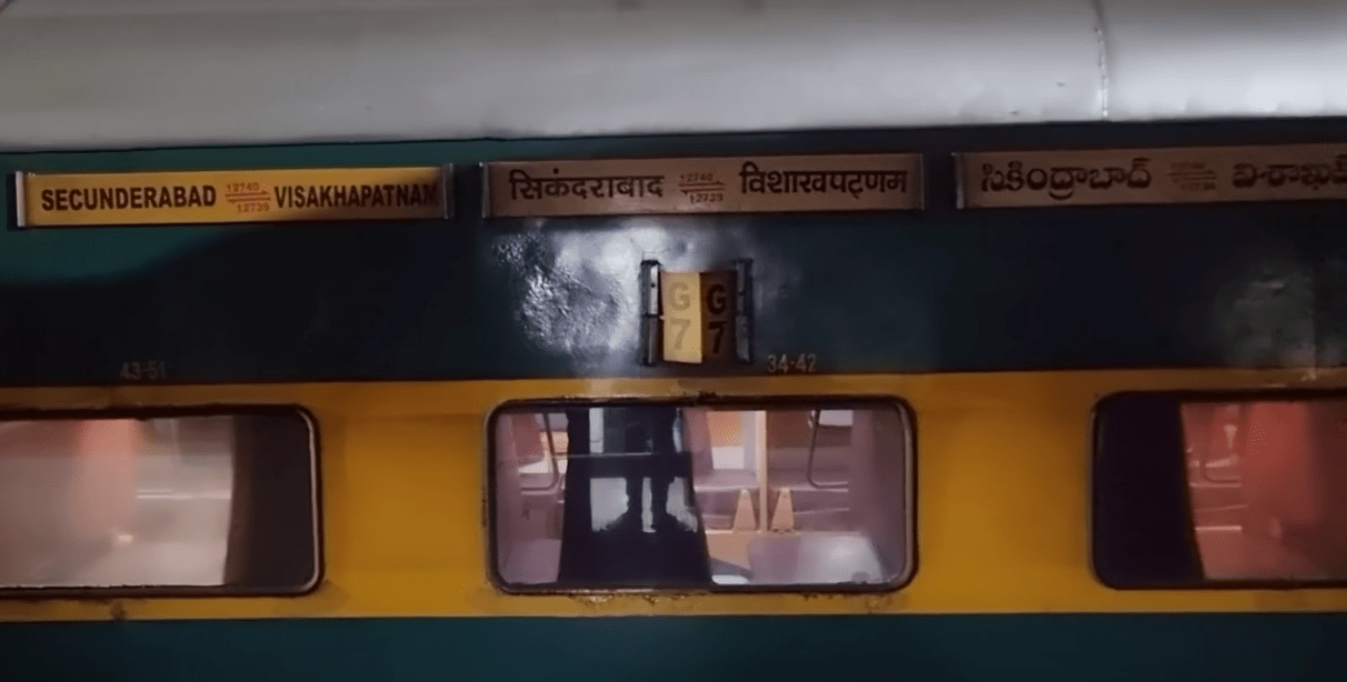 22204 secunderabad--visakhapatnam-vskp-duronto train image