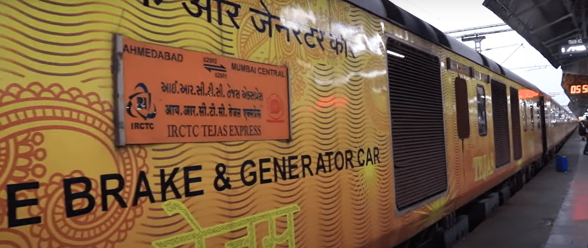82902 ahmedabad--mumbai-central-irctc-tejas-express train image